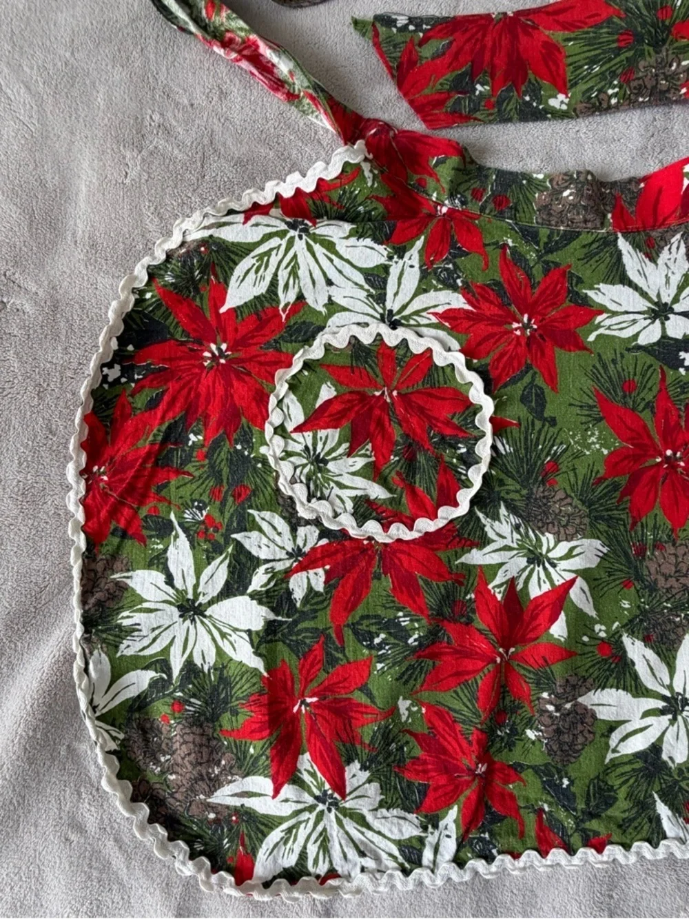 Vintage 1950s 1960s Handmade Poinsettia Christmas Apron Holiday Tie Waist